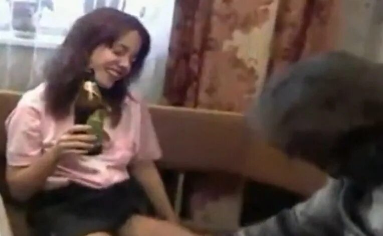 связанная сестра. сестру на кухне. спящая сестренка. спящие подруги. спящие сестрички.