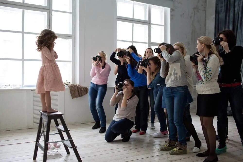 Кого можно выбрать в классе. Фотосессия класса. Мастер класс по фотосъемке. Фотосессия в школе. Мастер класс фотографа.