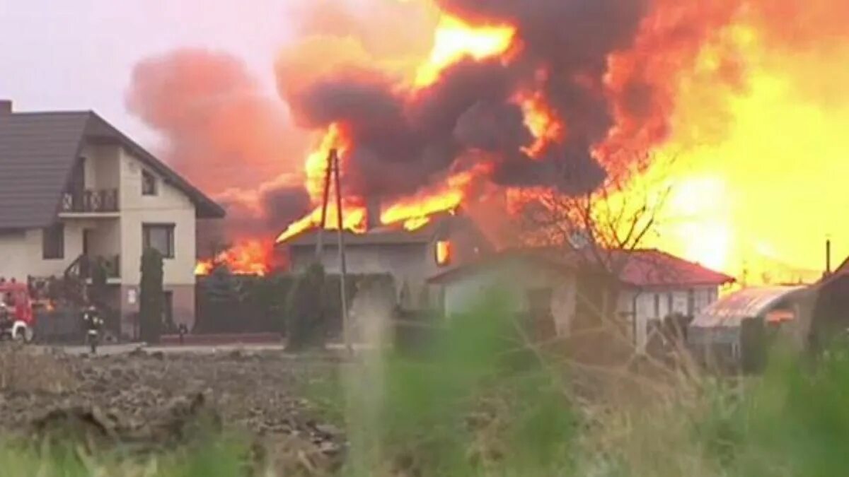 Шелемишевские хутора скопинский район. Взрывы в пугачево 2011. Взорви село. Взорви село. Взрыва склада в джанкойском районе.