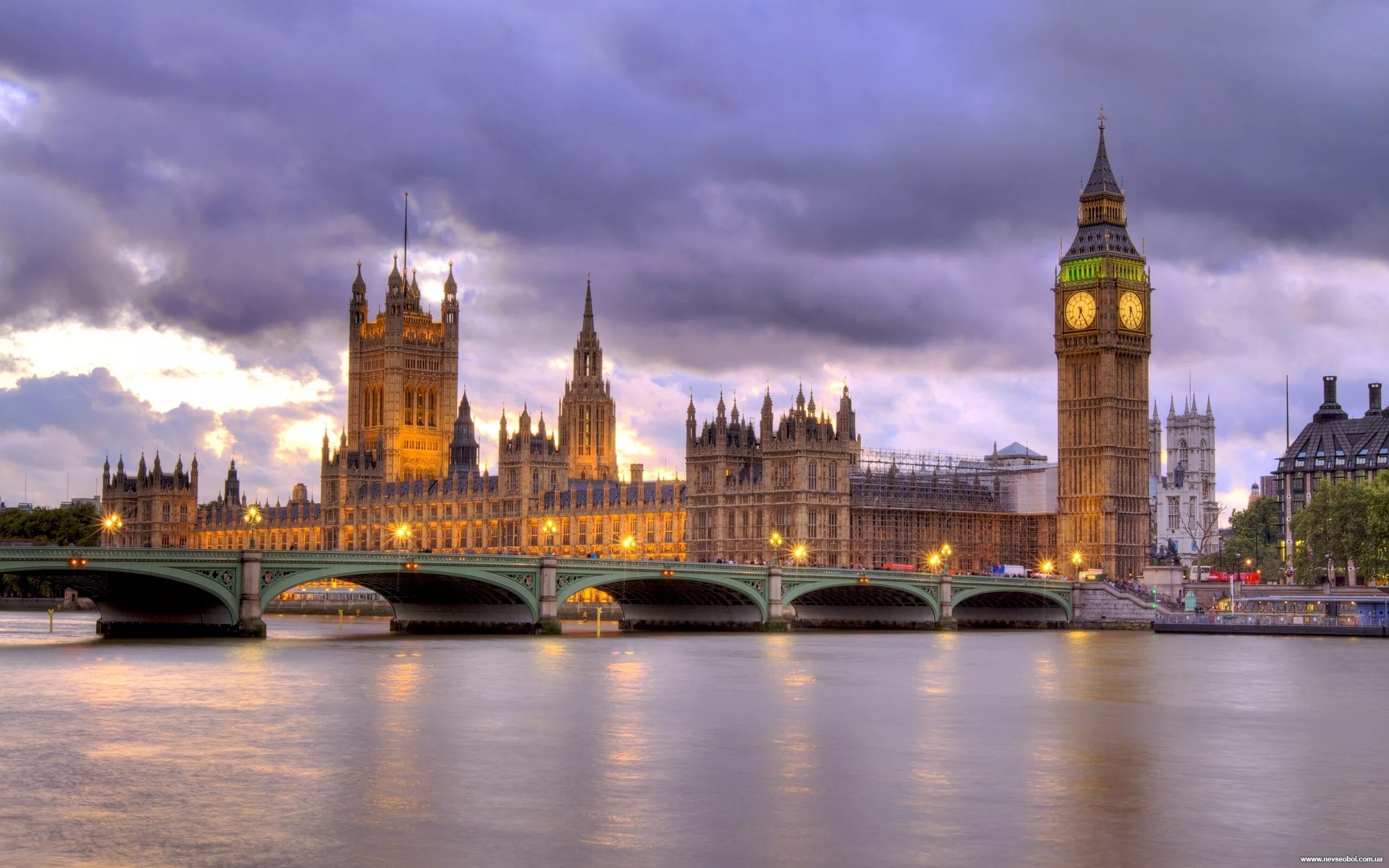 Биг бен история. Биг-Бен. Биг Бен в Лондоне. Здание парламента Англии часы Биг Бена. Биг бэнд башня.