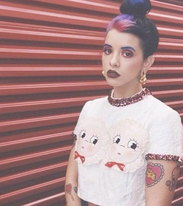 Mel she. Мелани мартинес. рост мелани мартинес. melanie martinez 2016.