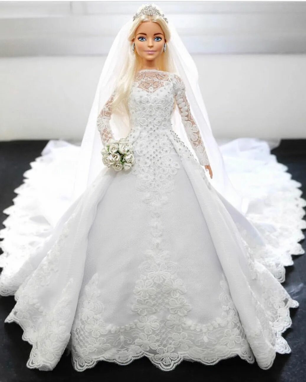 Barbies wedding. Барби невеста. Кукла в свадебном платье. Кукла Барби в свадебном платье. Кукольное свадебное платье.