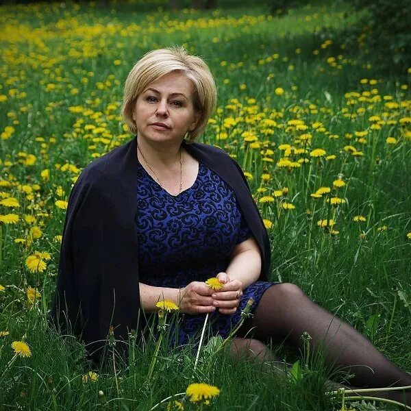 Женщины москвы 50. Красивые женщины за 40 лет на даче. Незамужние женщины за 40. Украинские женщины 50 лет. Фотоальбомы женщин за 50.