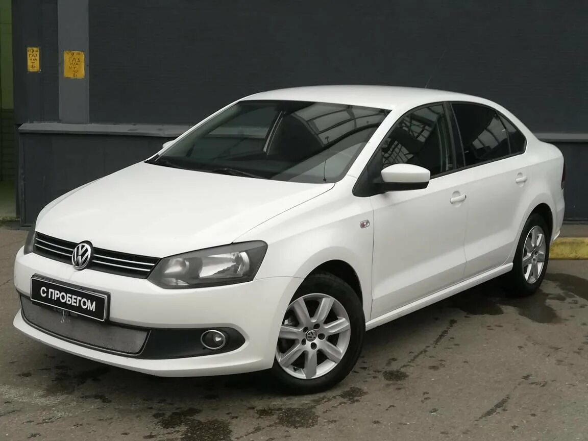 Купить машину фольксваген поло. Volkswagen Polo 2012 белый. Фольксваген поло седан 2012. VW Polo Hatchback 2012. Фольксваген поло хэтчбек 2012.