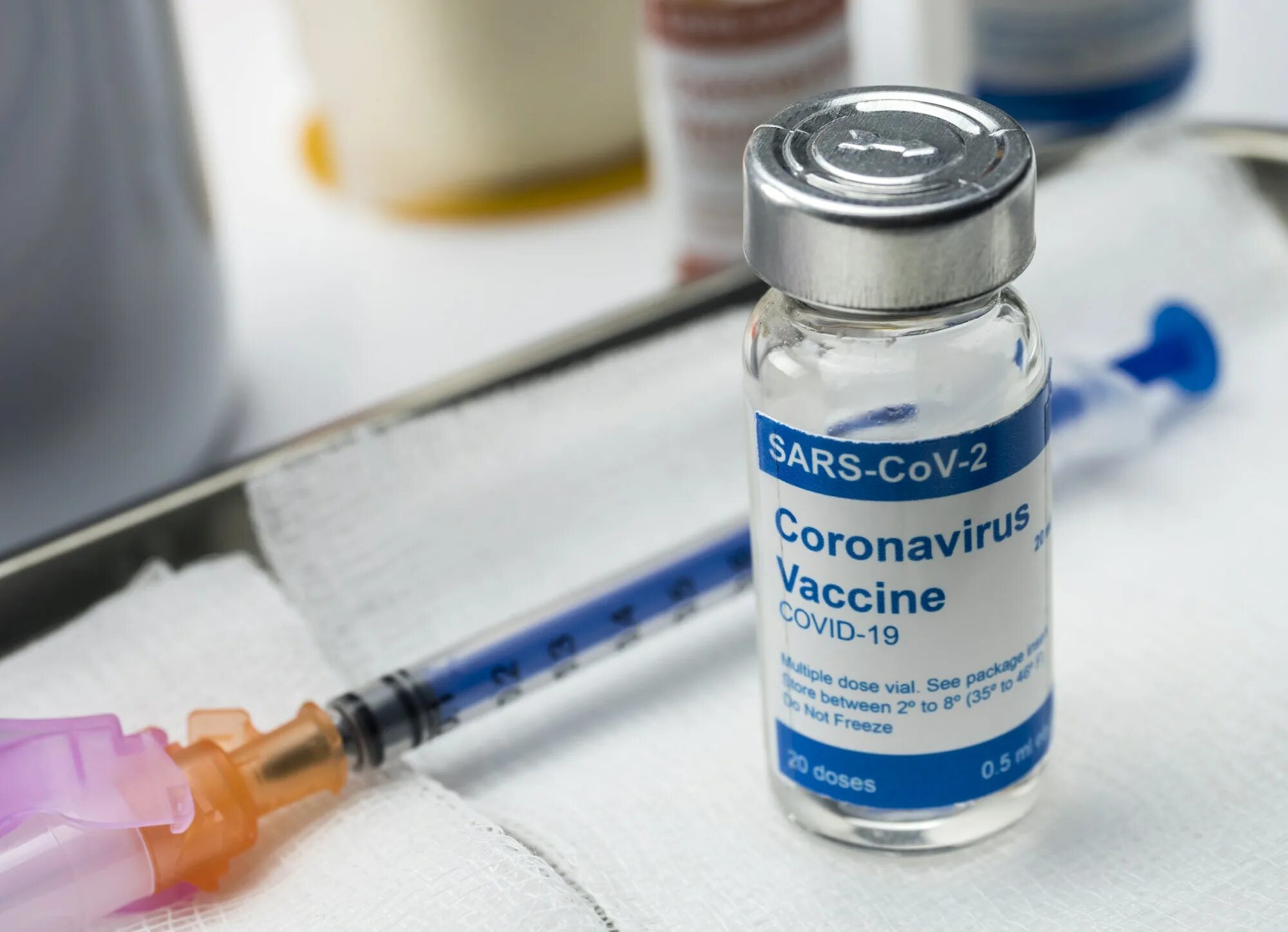 Первая вакцина от covid 19. Вакцина против Covid-19. Вакцина коронавируса. Вакцина фото. Вакцинация от коронавируса.