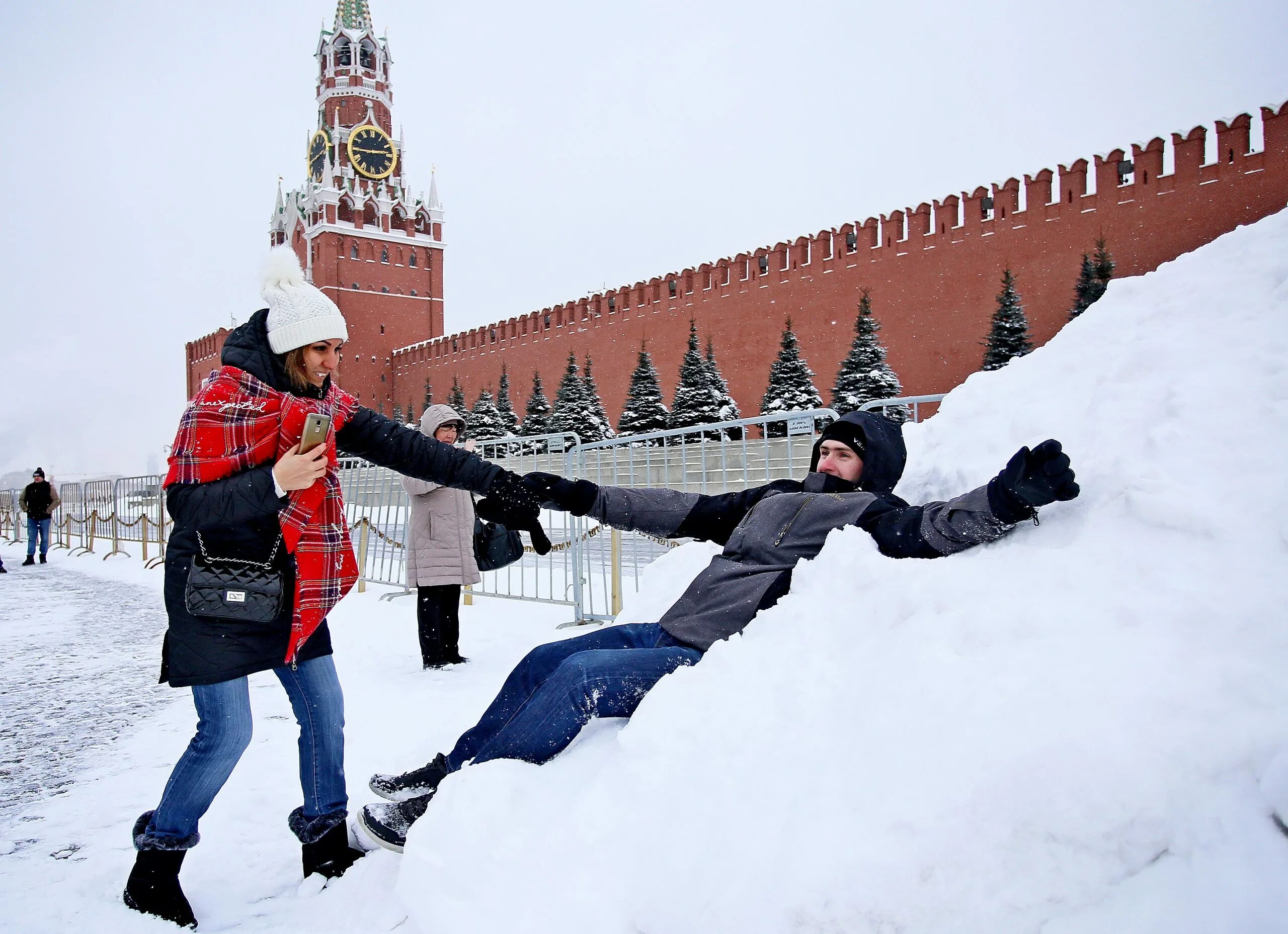 Пошел на москву. Снег в Москве. Снег в Москве сейчас. Снегопад в Москве. Зима в Москве сейчас.
