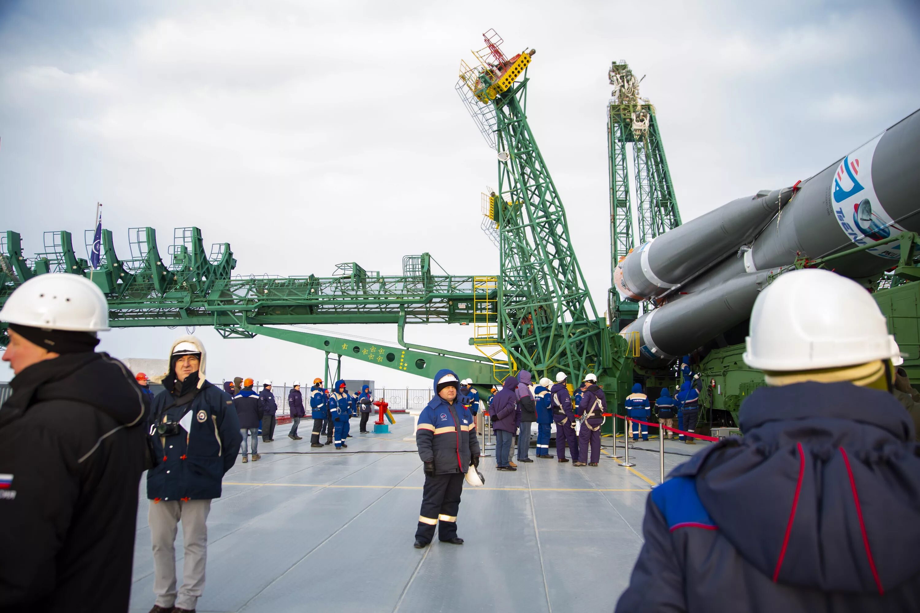 прогресс мс-09. роскосмос 2. 1б со спутниками oneweb. гусейнов владимир искендерович роскосмос. космодром восточный амурская область.