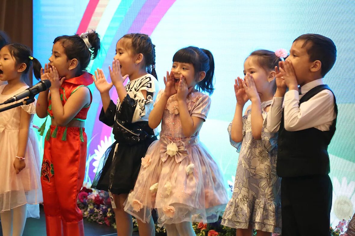 Дети Узбекистана. Узбекские дети праздник. Поющие узбекские дети. Дети петь Узбекистан.