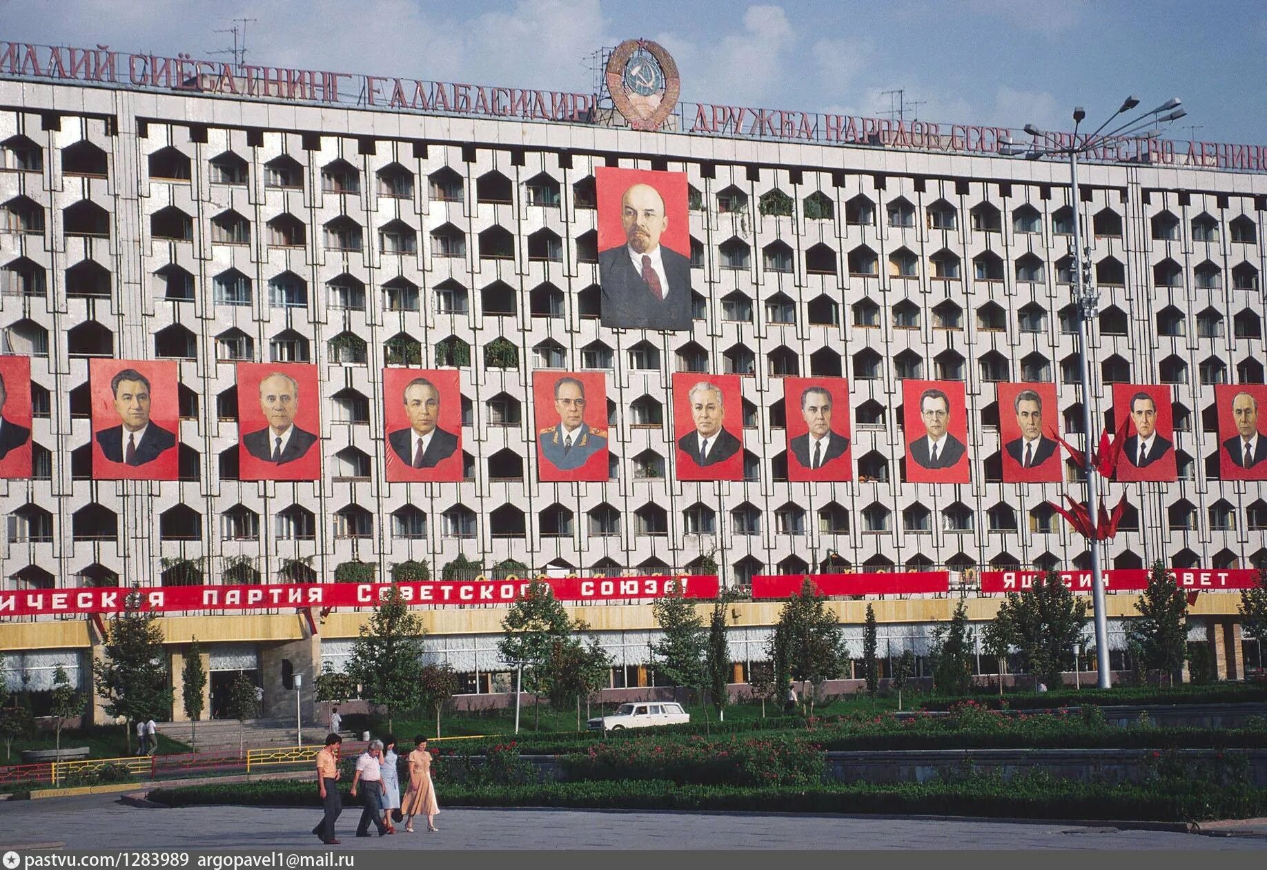 Здание Политбюро ЦК КПСС В Москве. Здание ЦК КПСС на старой площади. Старая площадь 4 ЦК КПСС. Центральный комитет КПСС здание.