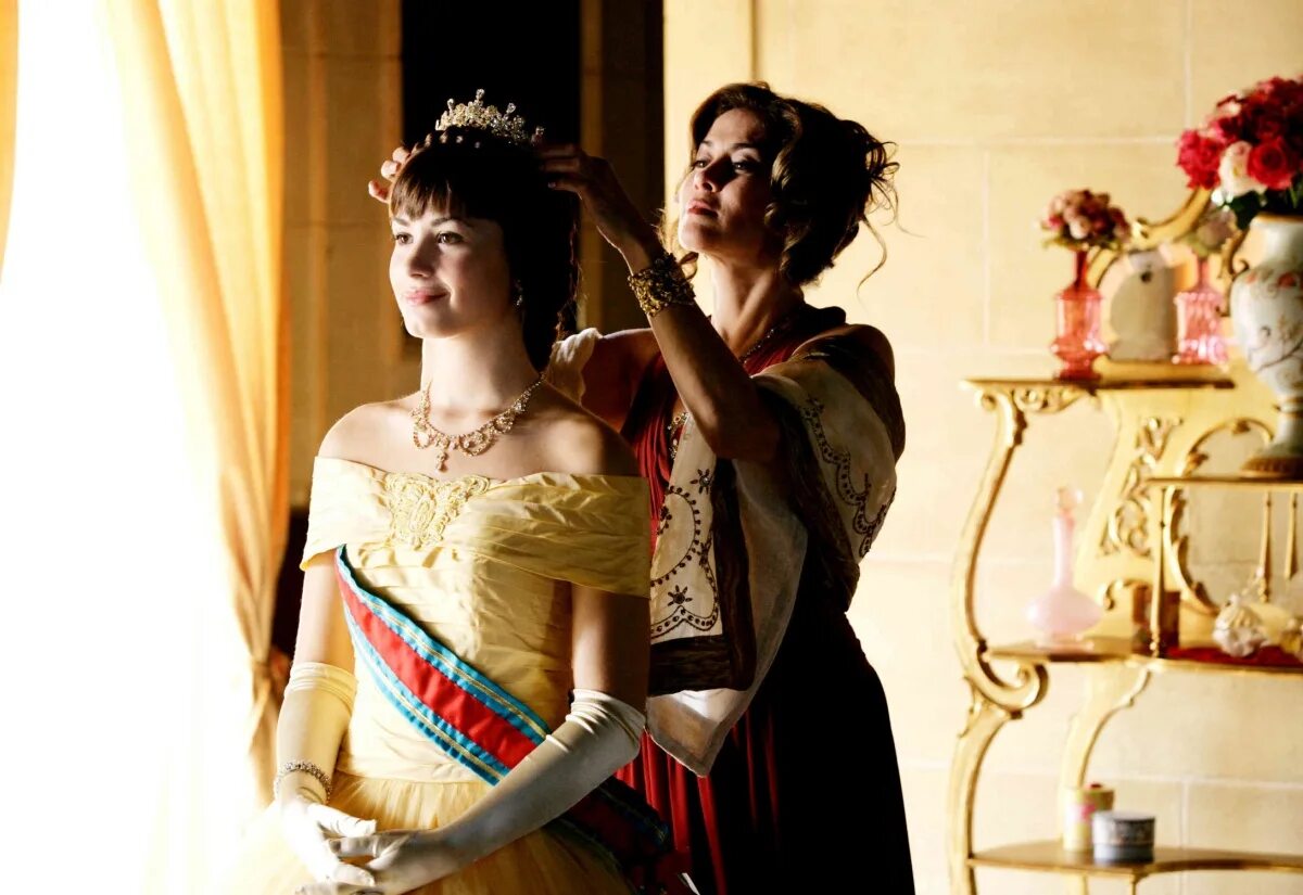 Программа защиты принцесс 2. Селена гомес и деми ловато программа защиты принцесс. Селена гомес программа защиты принцесс. Деми ловато программа защиты принцесс. Принцесса розалинда программа защиты принцесс.