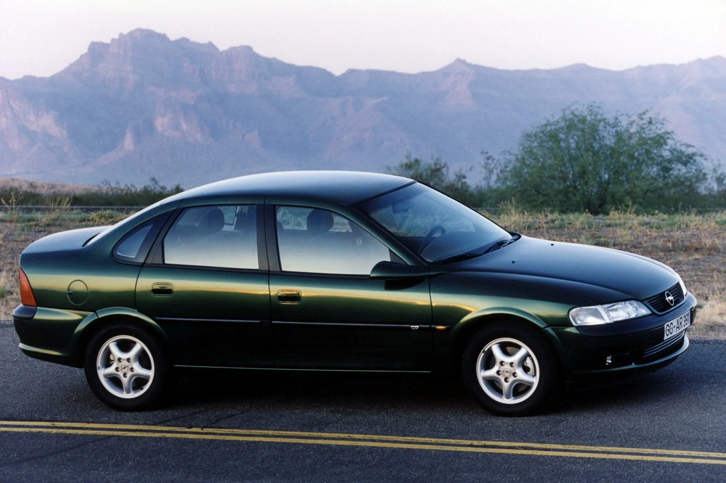 Вектра б бу. Opel Vectra b хэтчбек 1999. Opel Vectra, 1996 седан. Опель Вектра б 1.6 1999. Опель Вектра седан 1996.