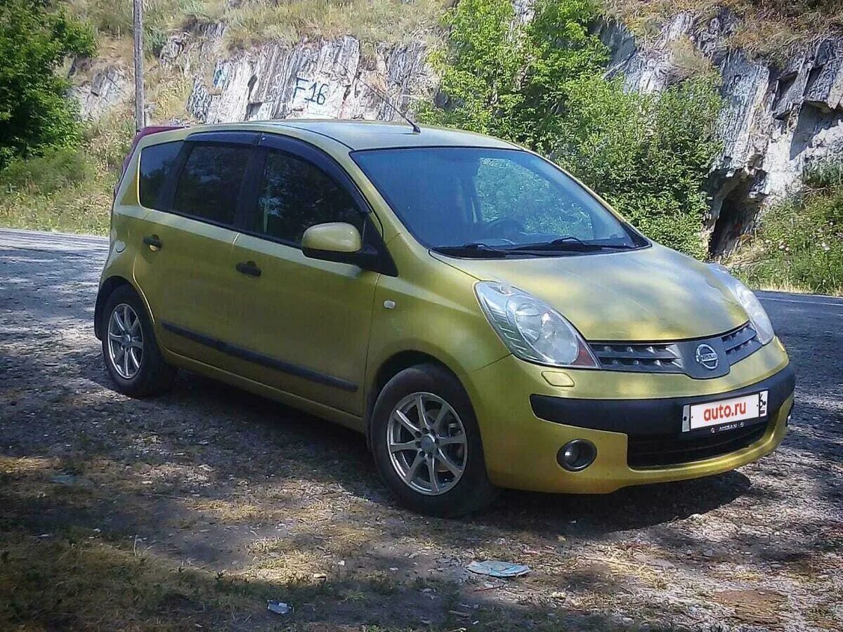 Купить ниссан ноут автомат. Nissan Note 2006. Ниссан ноте желтый. Ниссан Note жёлтый. Nissan Hatchback.