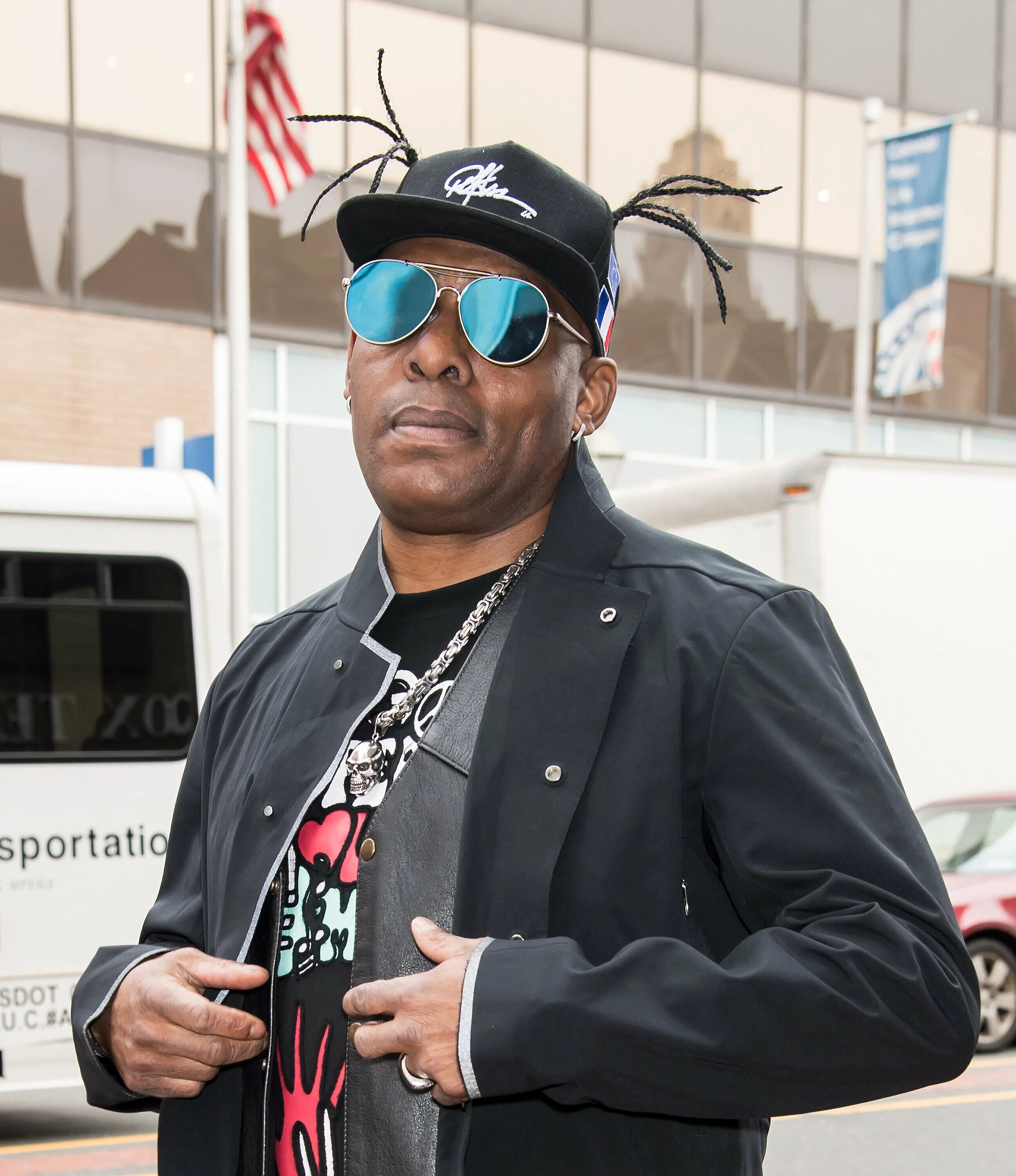 Coolio gangsta перевод. Кулио американский рэпер. кулио парадайз. кулио гангста парадайз. coolio 1995.