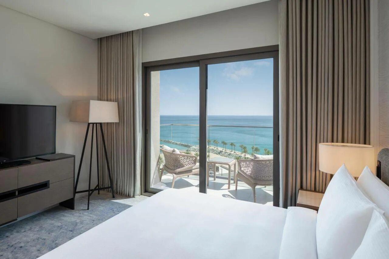 Фуджейра игл хиллс. Фуджейра интерконтиненталь 5. Palace fujairah beach resort 5*. Address beach fujairah 5*. Фуджейра address beach.