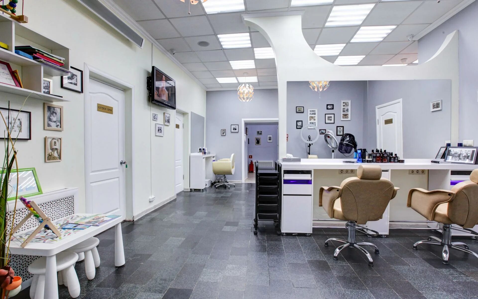 Избиение женщины в салоне красоты. Чародеи логотип. Салон красоты мир чародеев. Салон красоты элиджио красногорск. Пушкино салон красоты тринити сотрудники.