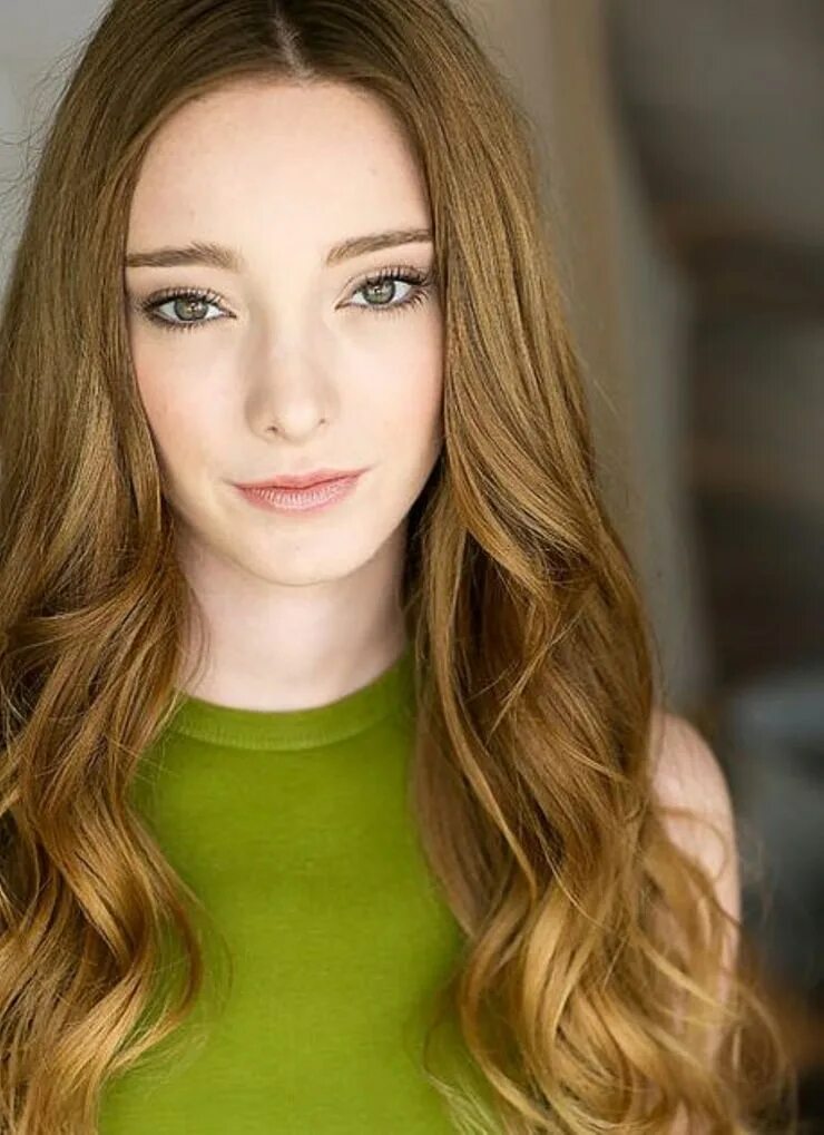 Emma page. Эмма дюмон. эмма дюмон emma dumont. emma dumont 2025. эмма дюмон 2025.