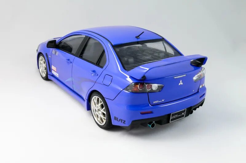 Aoshima Lancer Evolution. Mitsubishi Lancer Evolution x Police. Митсубиси Лансер 10 синий. Mitsubishi Lancer x Evolution sportbody 1:64. Mitsubishi 24