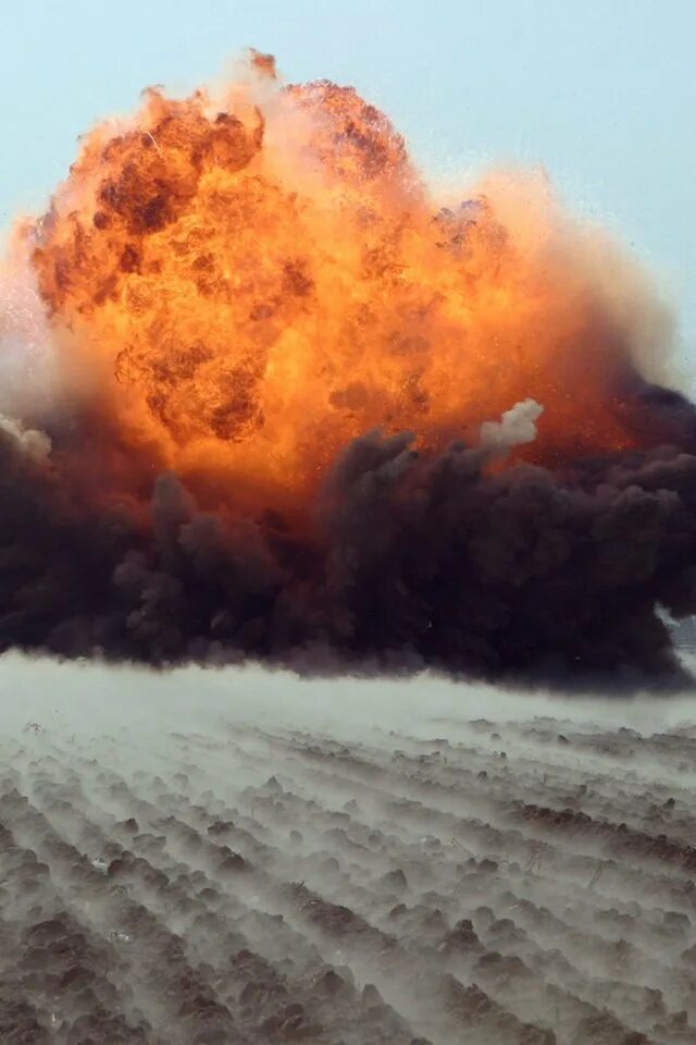 Взрывная ударная волна это. Взрывная ударная волна это. Ударная волна ядерного взрыва. Ударная волна видео. Ударная волна взрыва.