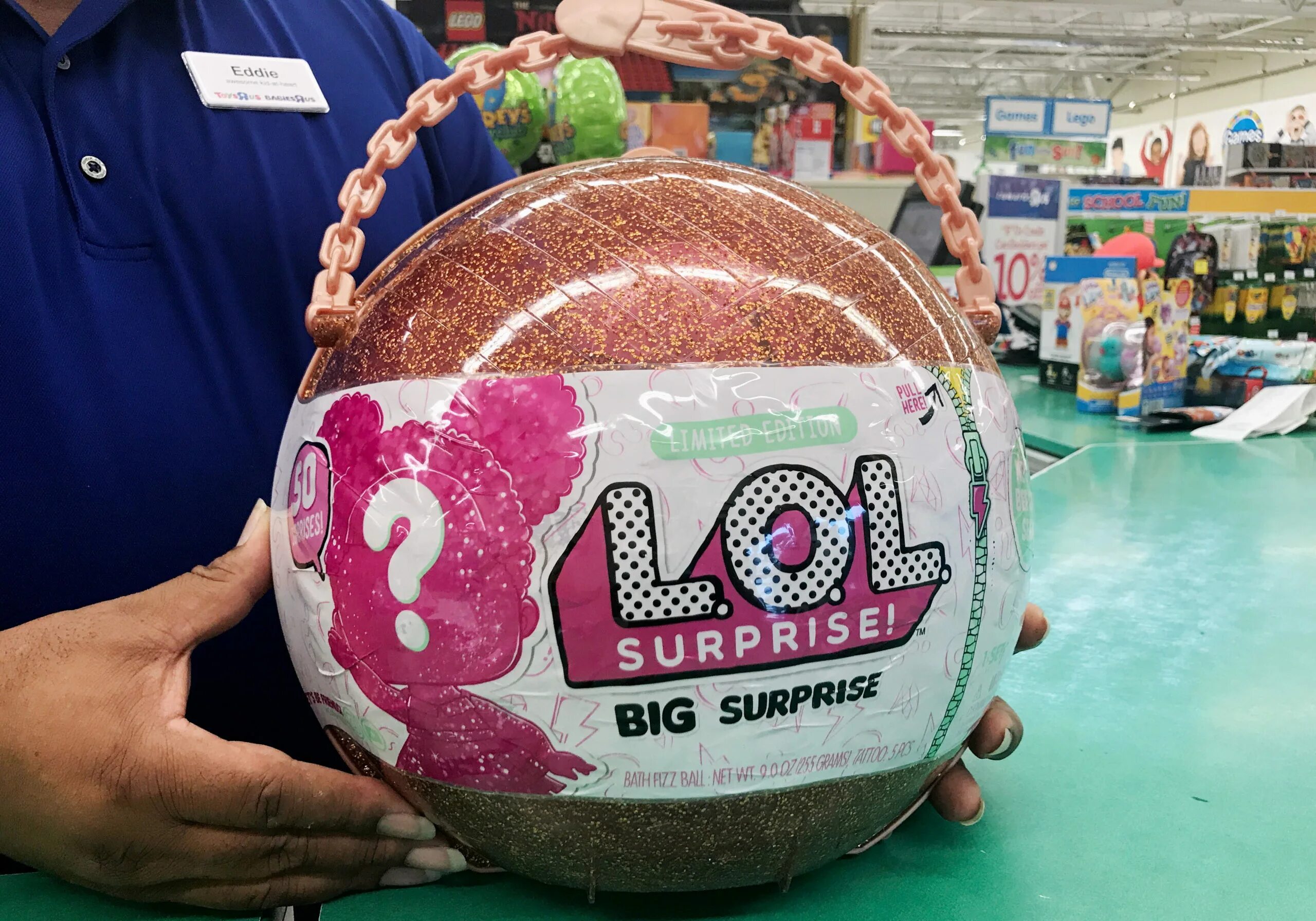 Большая лол. ЛОЛ Биггер сюрпрайз куклы. Самое большое шар с ЛОЛ. Самый большой ЛОЛ шарик. ЛОЛ огромное яйцо.