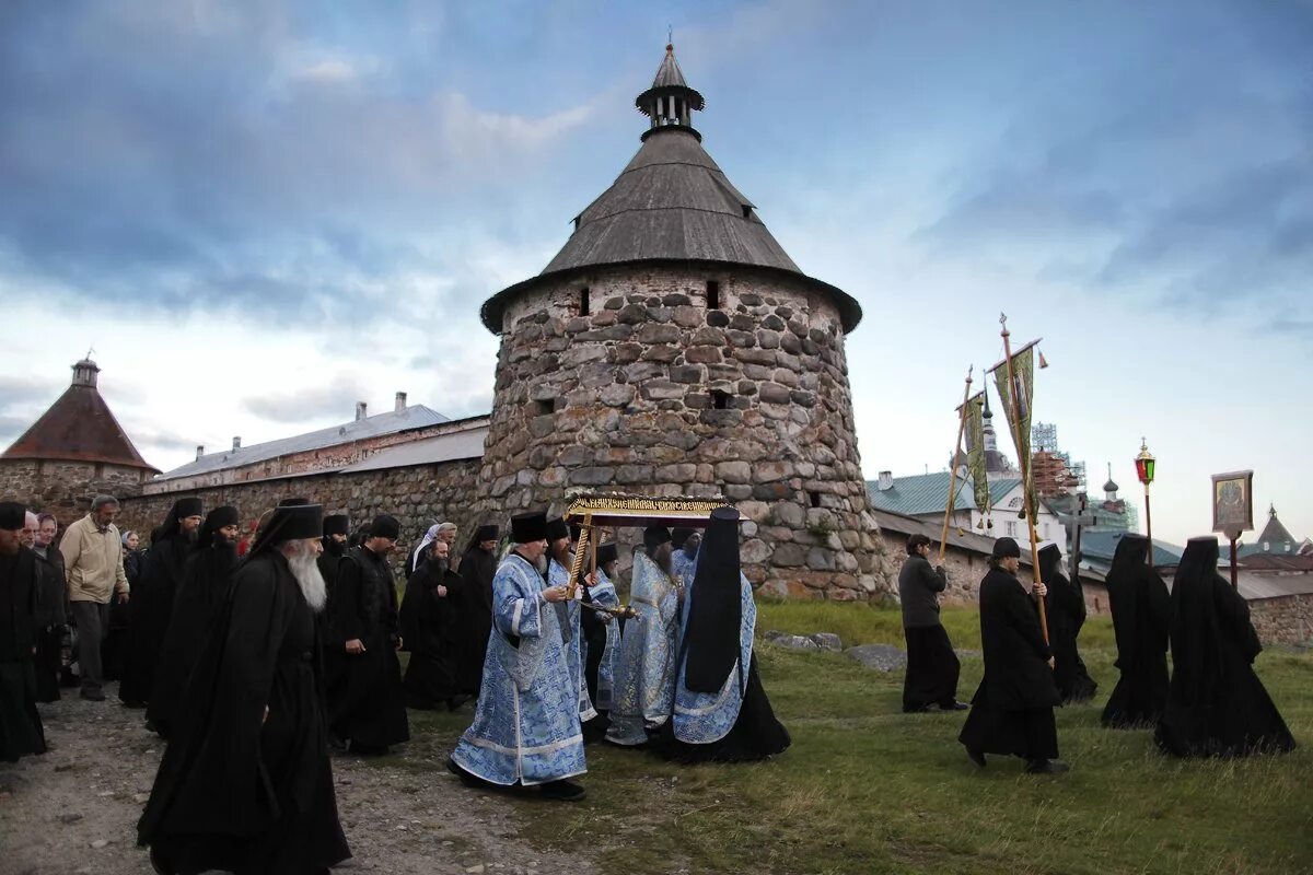 Соловецкий православный монастырь. Монахи Соловецкого монастыря. Соловецкий монастырь насельники. Соловки скит монашеский. Быт монастыря