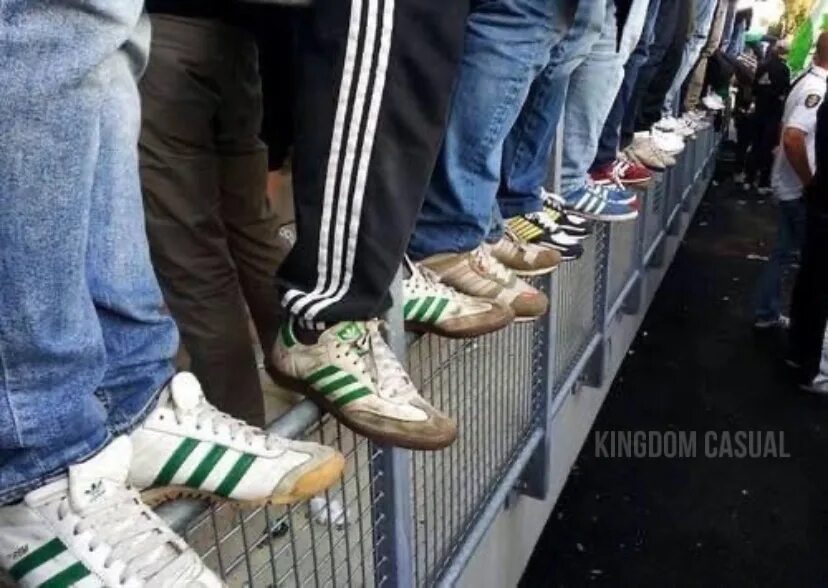 Ботинки хулиганы. Адидас Пабло Эскобар кроссовки. Adidas кроссовки околофутбольщиков. Adidas Samba футбольные хулиганы. Кроссовки адидас Кежуальные.