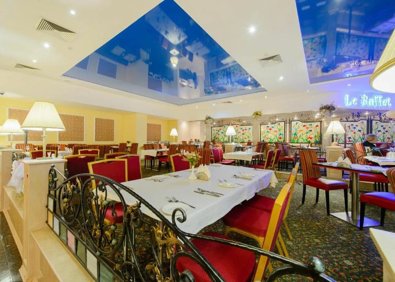 Гостиница корстон казань. Корстон казань роял 5 отель. Корстон казань роял 5 отель. Отель корстон роял казань. Корстон роял казань номера.