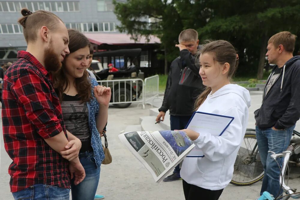 Подходящий работа для подростков. Трудоустройство несовершеннолетних. Подростки трудоустройство. Работа для подростков. Подработка летом для подромст.