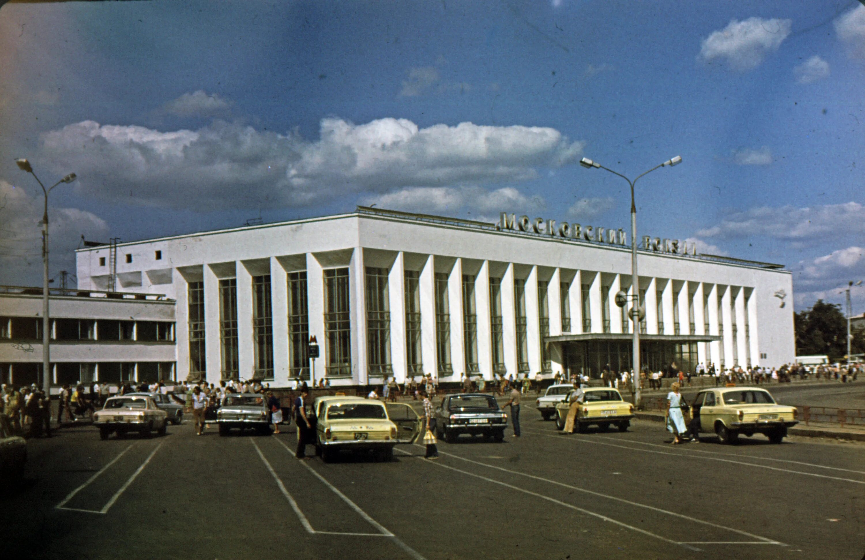 Московский вокзал Нижний Новгород 90е. Вокзал Нижний Новгород в 90. Вокзал Московский г.Горький. Московский вокзал Нижний Новгород в 2000х. Пл советская нижний