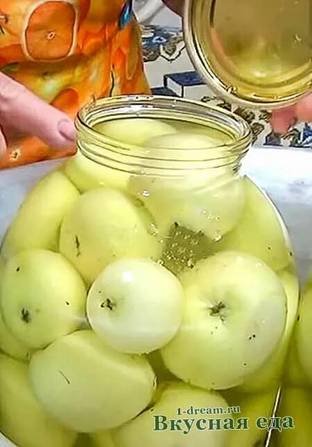Моченые яблоки в банках с медом. Квашеные яблоки. Моченые яблоки. Моченые яблоки в банках с медом. Яблоки медовая антоновка.