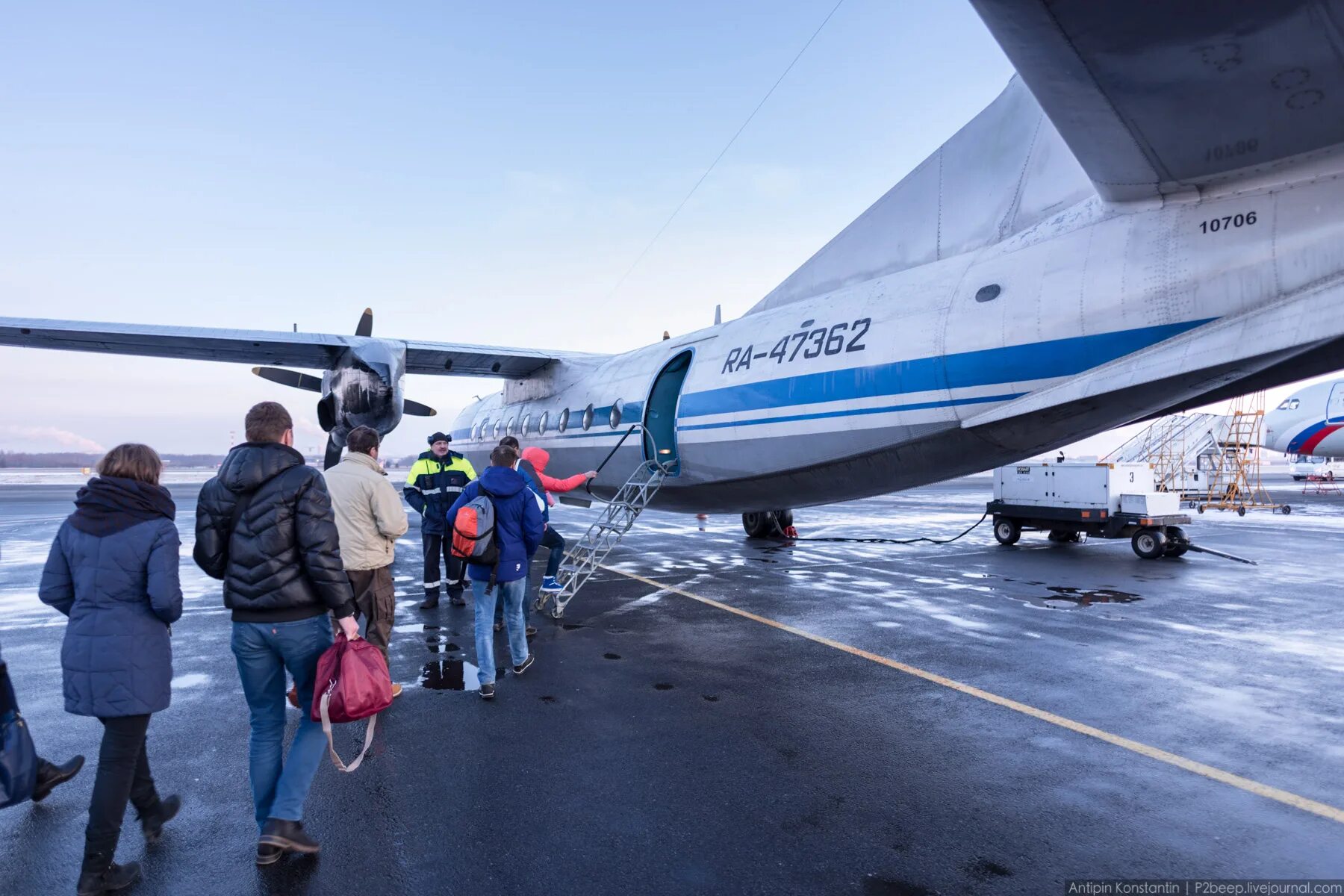 Рейсы самолета санкт петербург -минводы. Петербург апатиты самолет. Спб-апатиты рейс. Расписание самолётов аэропорт хибины. Хибины на самолете.