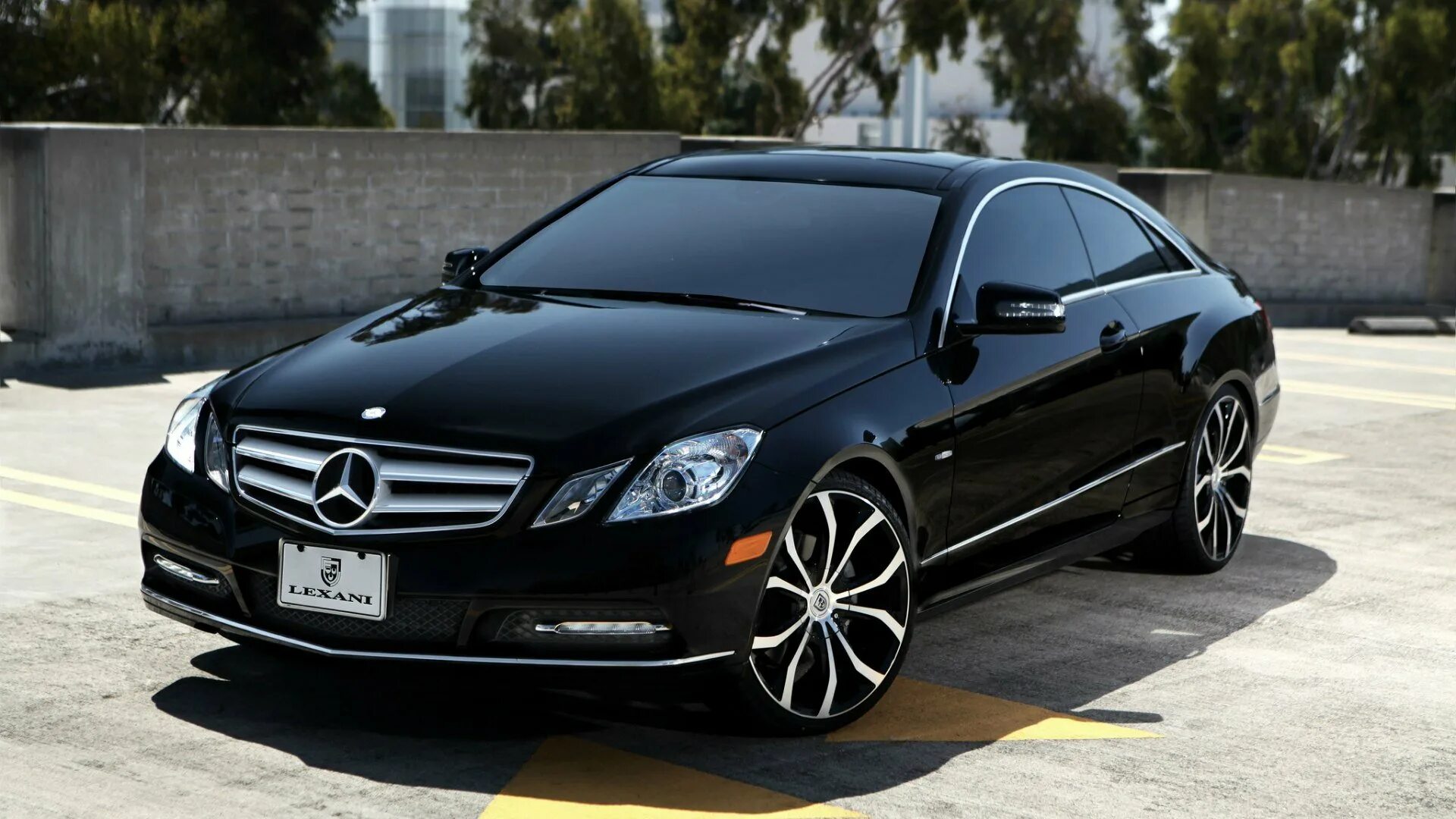 Мерседес е класс w212 тюнинговая. Черный мерин. Mercedes cls 550. Мерседес 63 amg черный. Черный мерин.