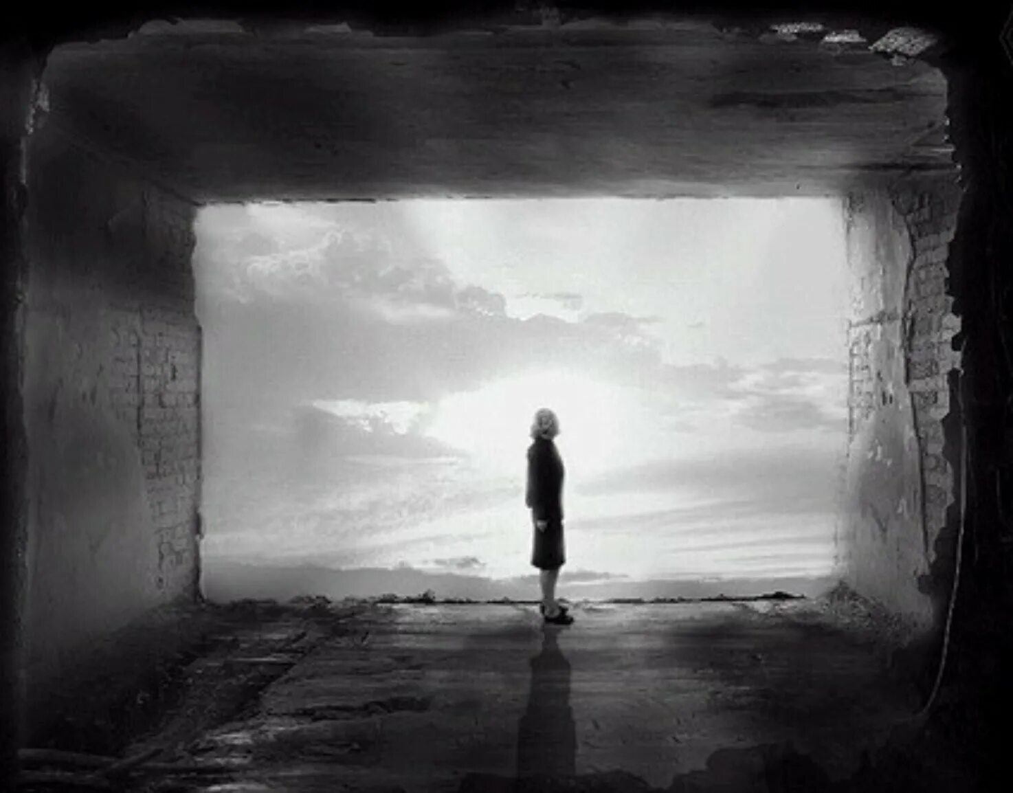 пустота внутри. пустота внутри меня. чувства пустоты в внутри себя. серое одиночество. пустота внутри.