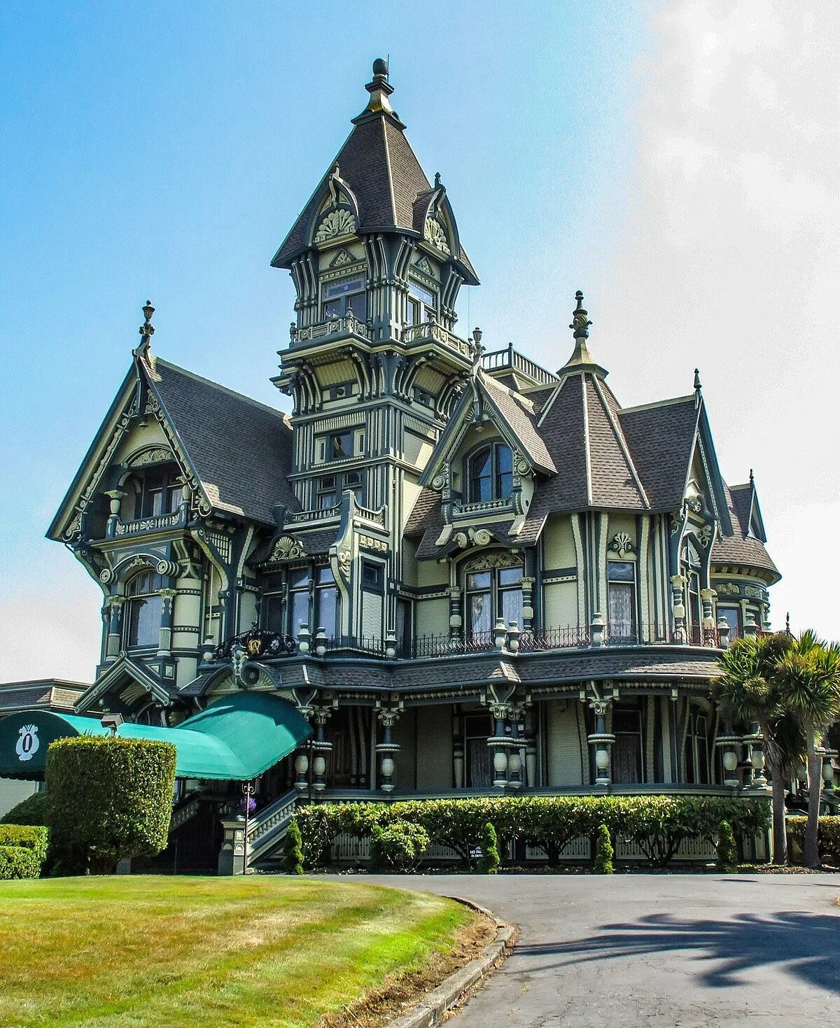 Особняк в сша. Особняк карсона, эврика, калифорния,. особняк карсона (carson mansion). дом carson mansion в стиле королевы анны. юрика (калифорния), сша. викторианский стиль архитектура стиль королевы анны.