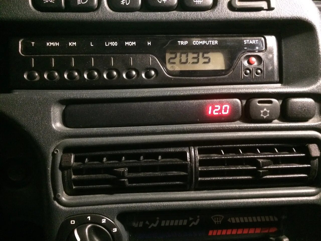 Вольтметр в бортовой компьютер ваз 2114. Вольтметр ваз 2114 в заглушку. Вольтметр в блок индикации ваз 2114. Вольтметр в бортовой компьютер ваз 2114. Вольтметр 2114.