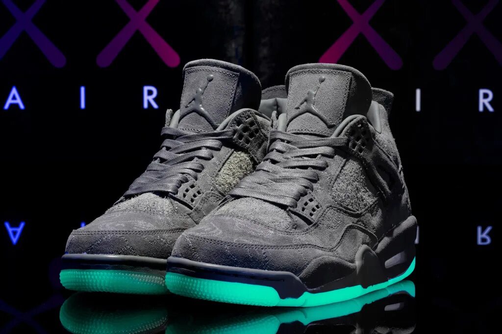 Nike air jordan 4 retro kaws