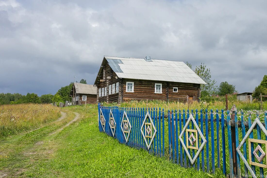 Спи моя радость усни завтра проснешься в крови. Деревня красная речка карелия. Талвуй деревня карелия. Засыпала деревня дубки гасли огни в домах. Горящий дом.