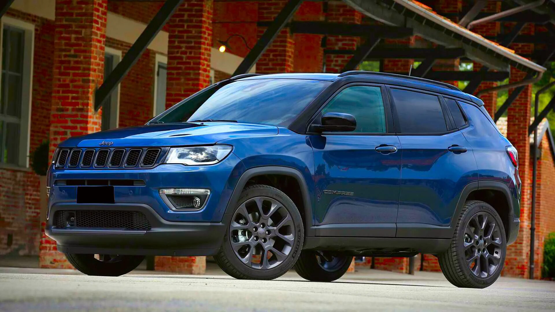 Jeep compass trailhawk 2018. Новый джип компас. Jeep compass 2022 новый. Jeep compass 2019. Jeep compass 2018 limited.