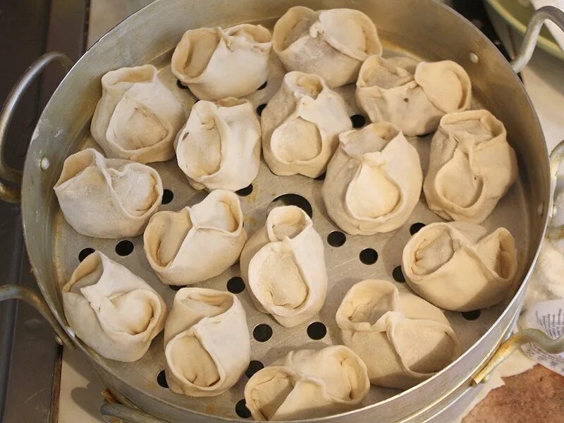 мантоварка с мантами. мантышница с мантами. манты в мантышнице. манти каскон. манты в мантышнице.