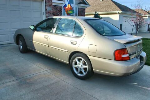 Nissan 2001