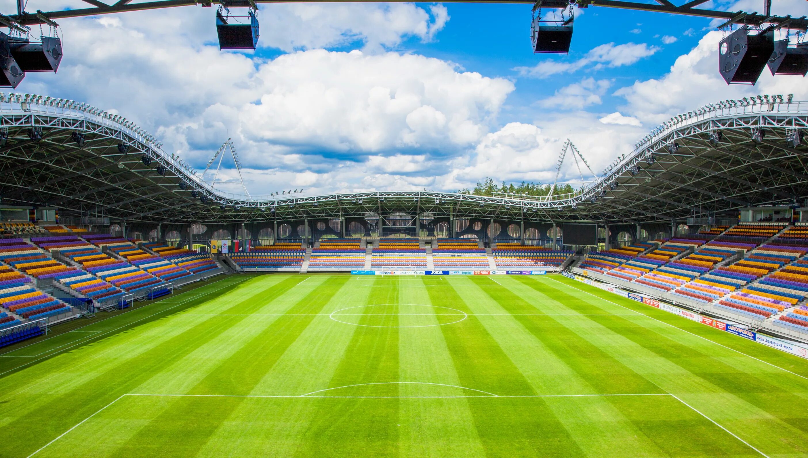 Stadion. На футбольном стадионе. Стадион. Футзальные стадионы. Футбольное поле стадион.