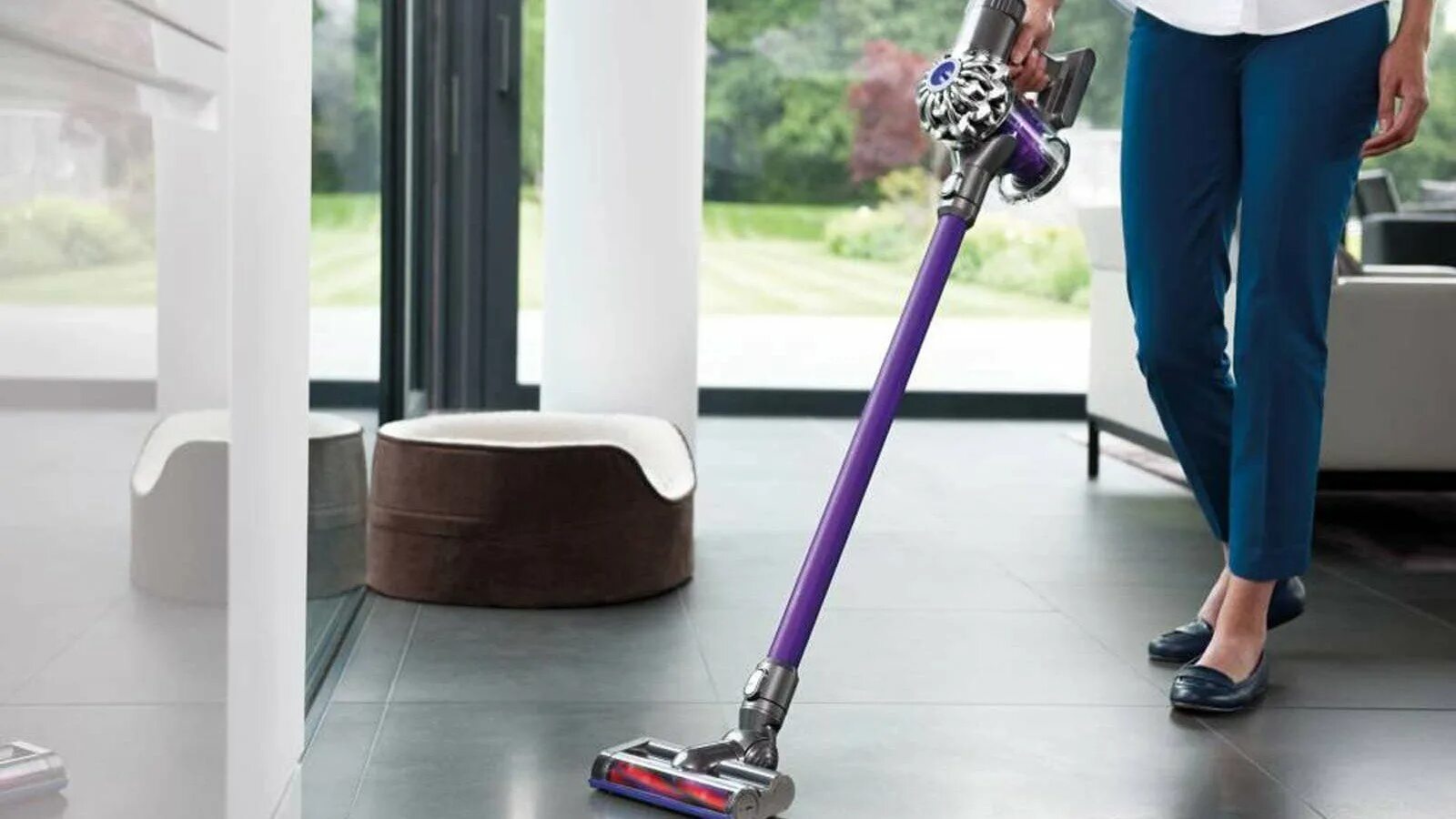 Комбинированный пылесос. Пылесос Дайсон беспроводной. Пылесос Дайсон Cleaner. Cordless Dyson Vacuum Cleaner. Вертикальный аккумуляторный пылесос Dyson.