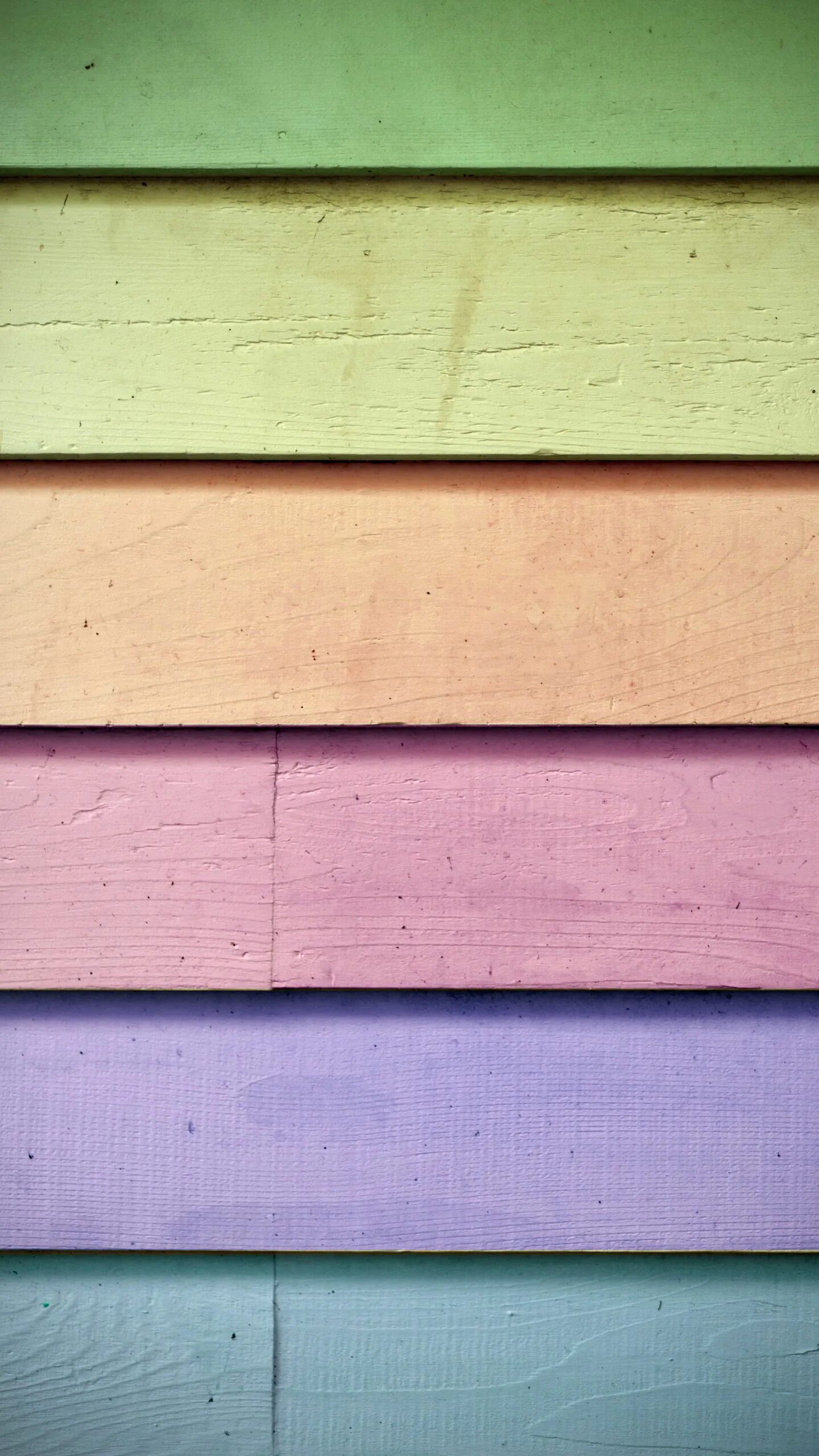Цветные деревянные доски. Крашеные доски. Обои цветные доски. Цветные доски вертикальные.