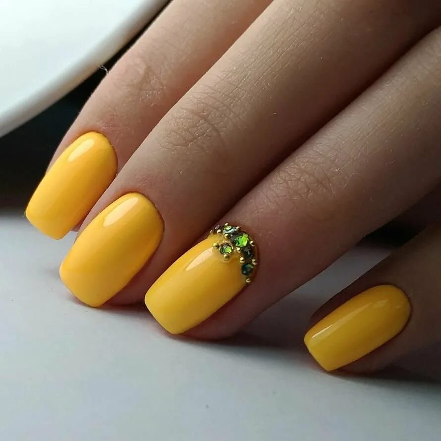 Желтый маникюр. Маникюр с жёлтым цветом. Красивые желтые ногти. Маникюр на короткие ногти желтого цвета.
