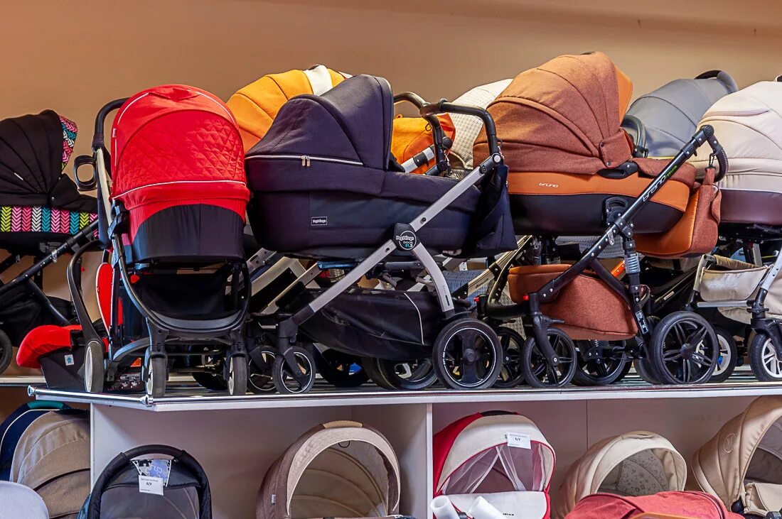 Коляски сдать. Коляски сдать. Коляски напрокат в торговых центрах. Комиссионка колясок. Магазин колясок.