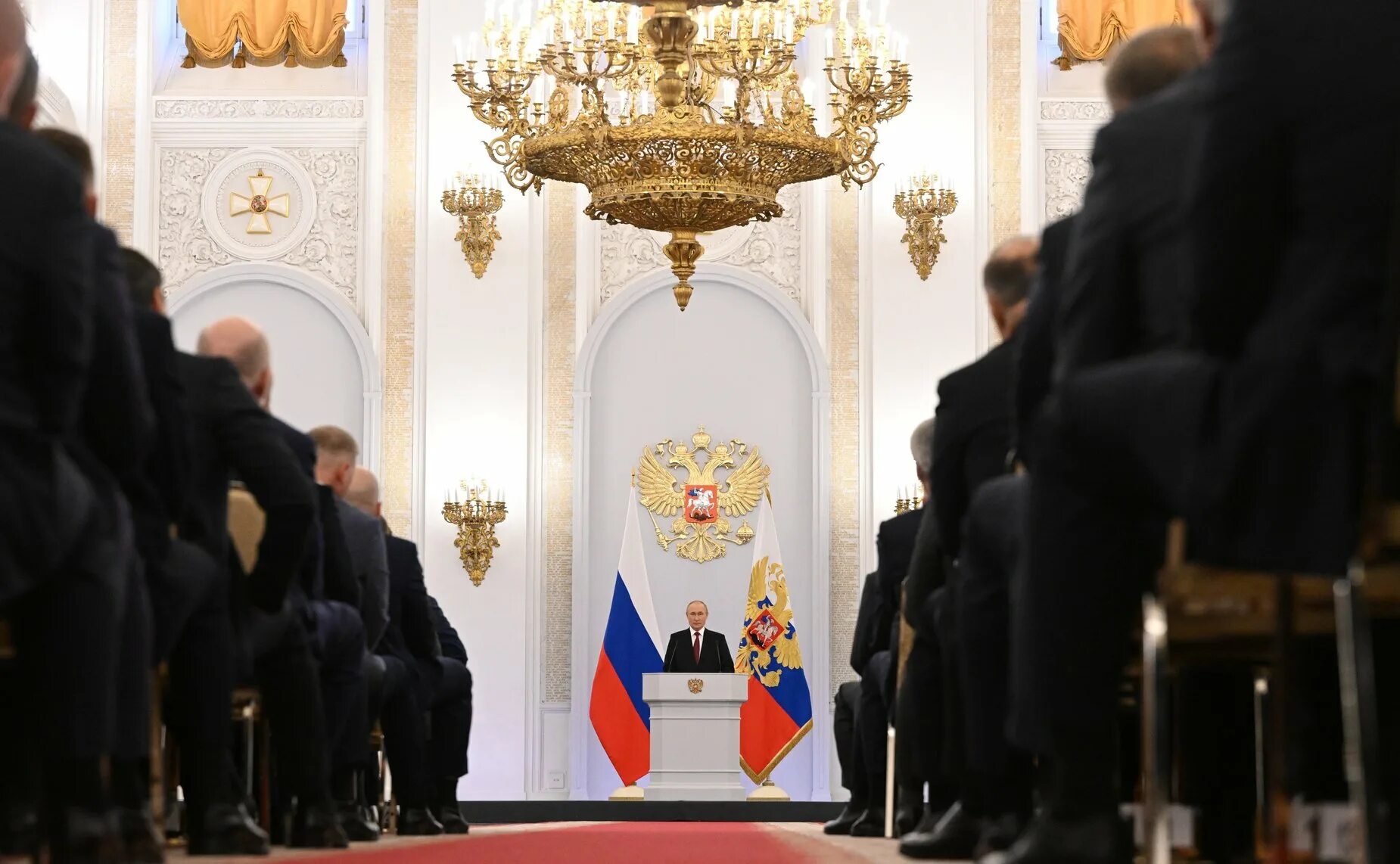 речь к федеральному собранию путина карикатура. владимир путин на церемонии. церемония подписания. политики кремля фото. президент россии путин на кремле.