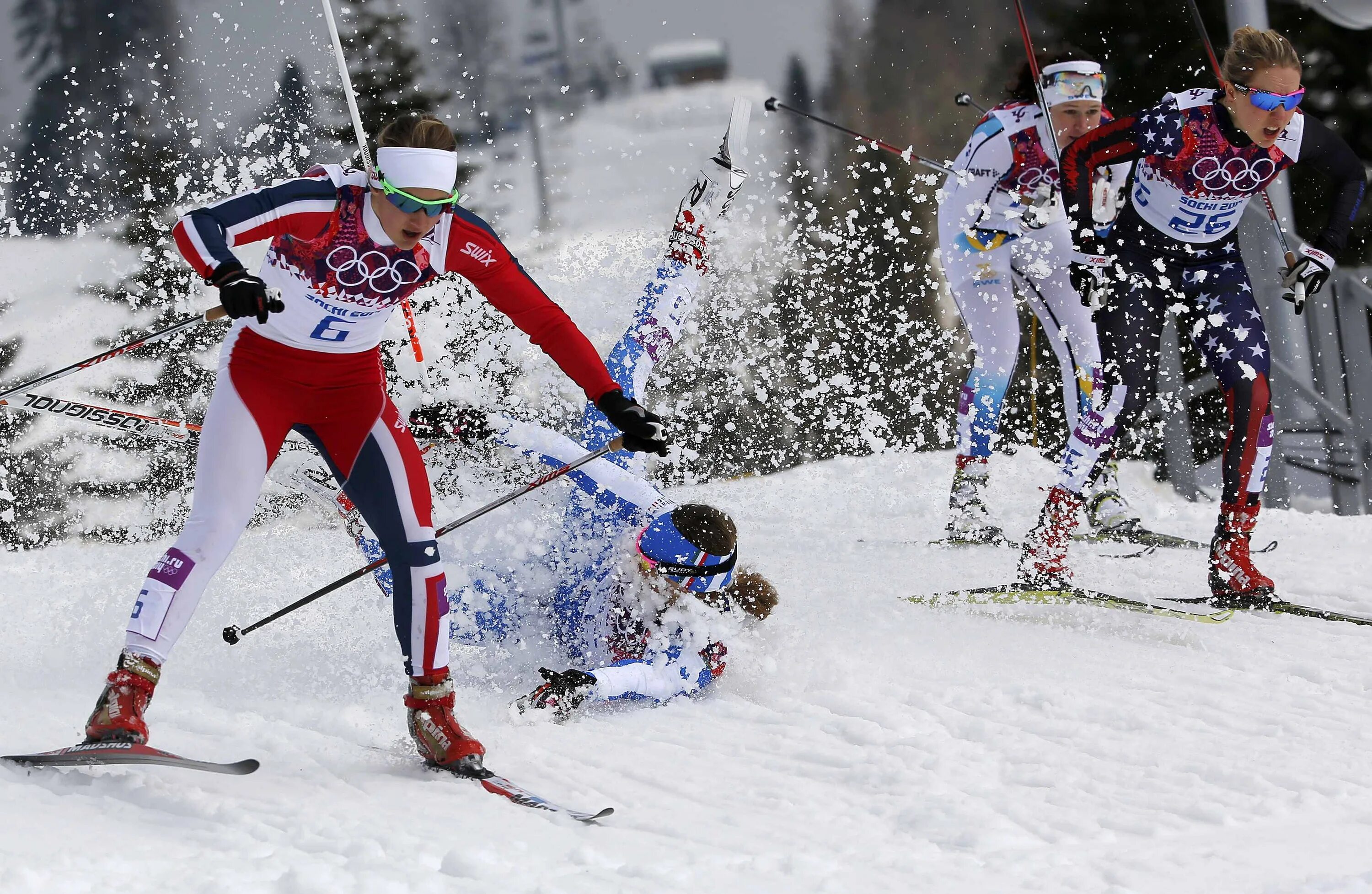 Cross country ski. Лыжные гонки. Гонки на лыжах. Лыжные гонки спуск. Современный лыжный спорт.