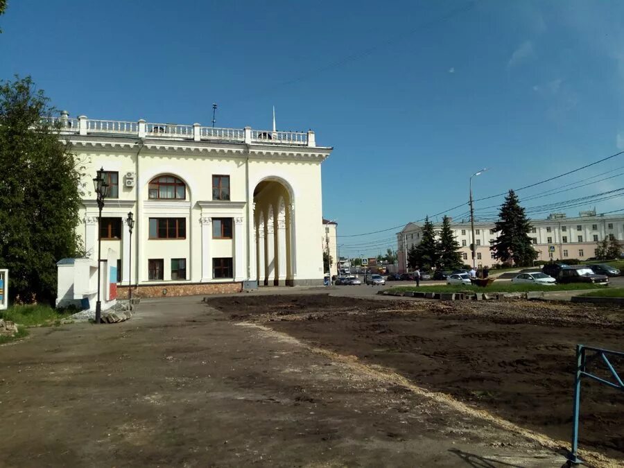 Поселок пашия пермский край. Жд вокзал котлас южный. Орел юбиляр памятник в орле. Дворец культуры железнодорожников вологда. Дрезна железнодорожная станция.