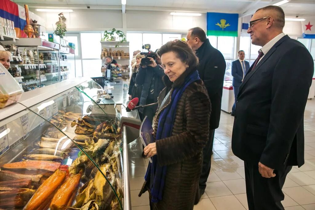 Рынок лукошко ханты мансийск. Рыбокомбинат ханты-мансийский ханты-мансийск. андрейченко сергей николаевич ханты-мансийск. рынок солнечный ханты-мансийск.