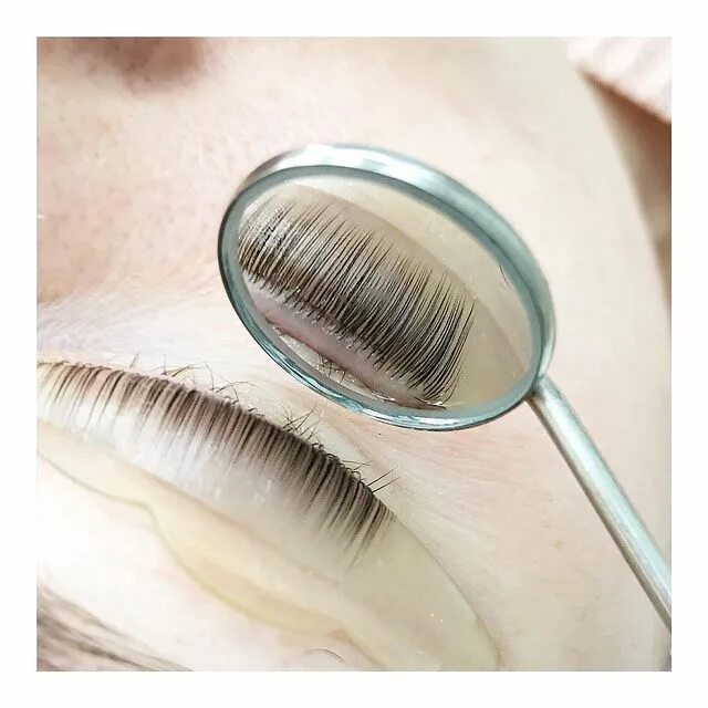 ламинированные ресницы. ламинированные ресницы. ламинирование ресничек. ламинирование рересиц. ламинирование ресниц синий цвет.