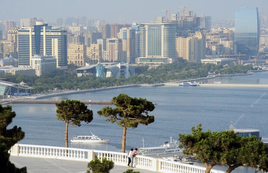 В баку golden beach. Город баку море. Баку вид на море. Курорт в баку азербайджан. Азербайджан каспийское море.